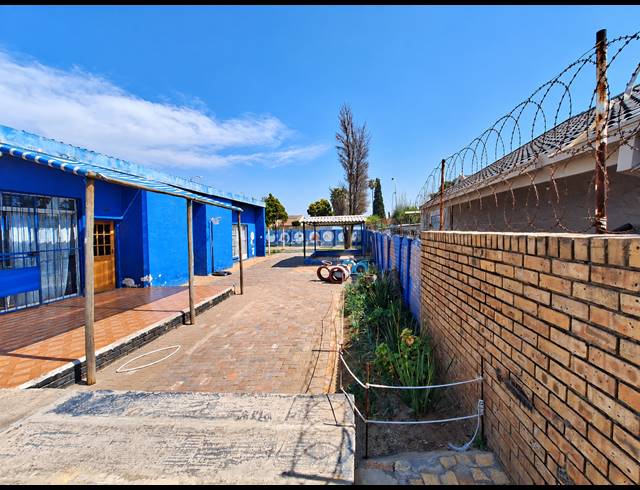 2 BEDROOM HOUSE FOR SALE IN VANDERBIJLPARK SE 1